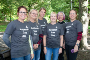 A group of 6 women posing for the camera.